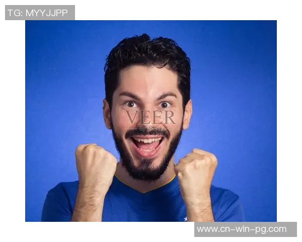 足球比心庆祝传递团结与激情展现运动员的热爱与友谊